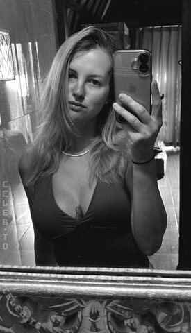 inaacoladaa nude photo 5