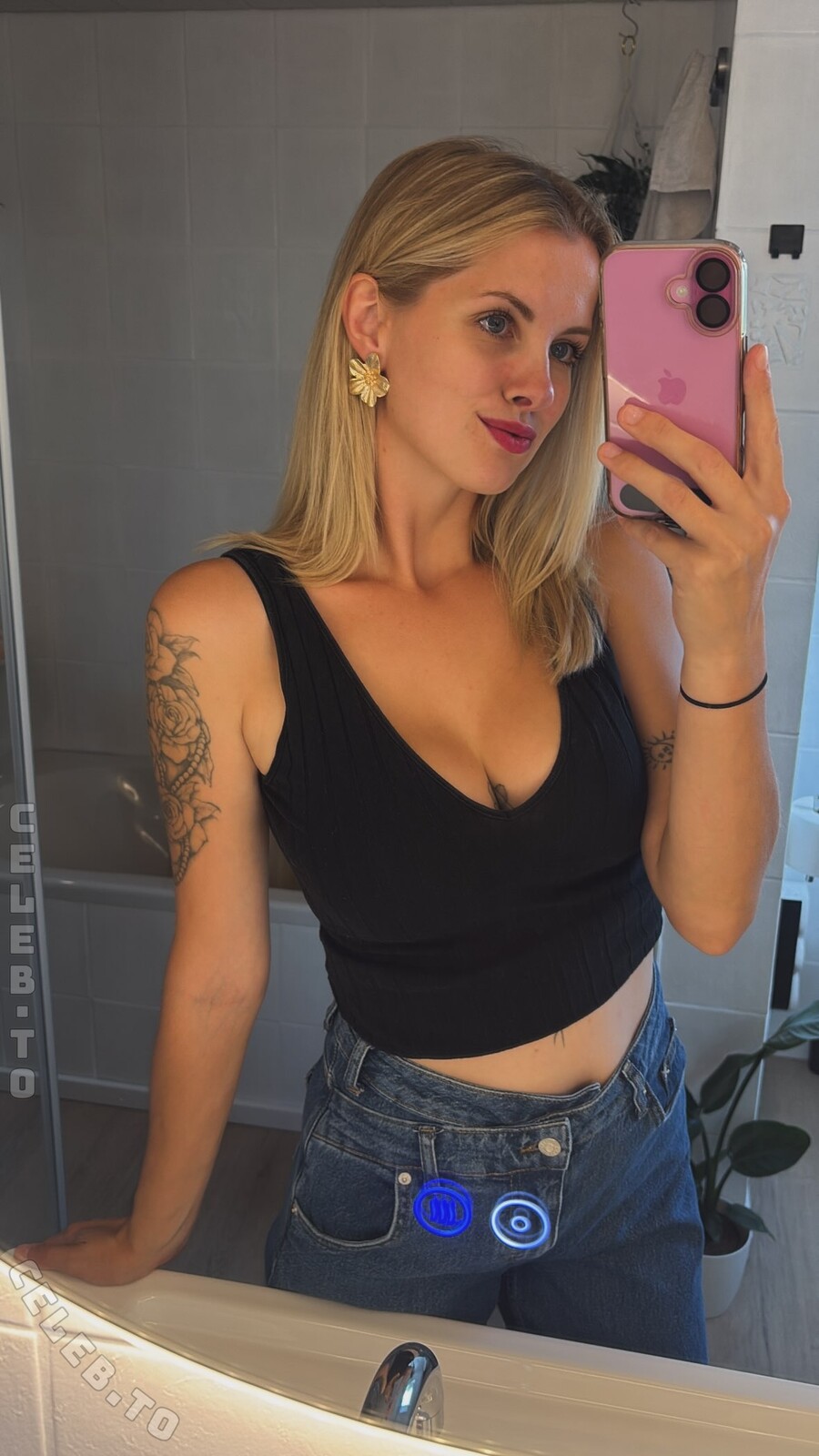 inaacoladaa nude photo 4