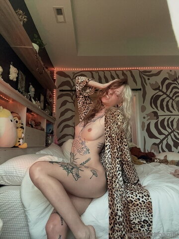 Inbedwithbambi nude photo 15