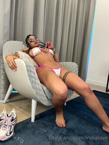 India Love nude photo 2