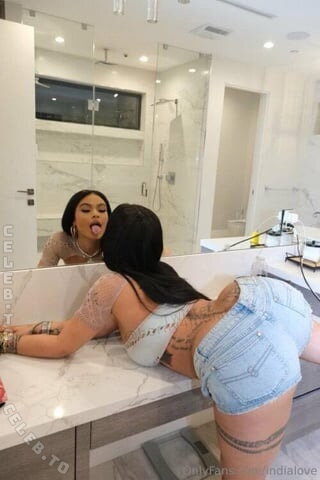 India Love nude photo 4