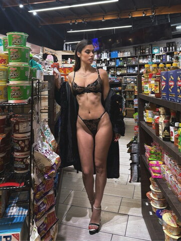 Ines Trocchia nude photo 10