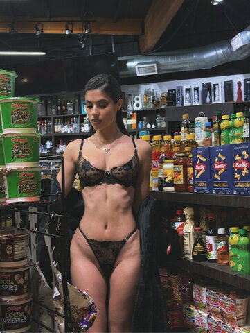 Ines Trocchia nude photo 9