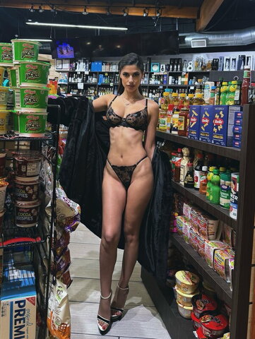 Ines Trocchia nude photo 8