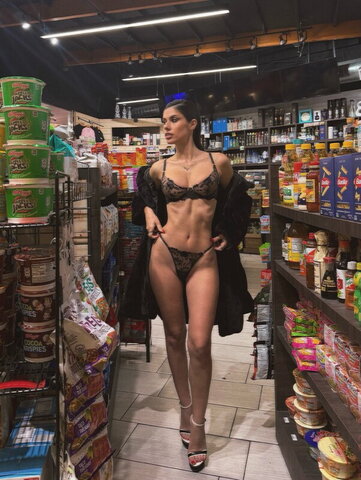 Ines Trocchia nude photo 5