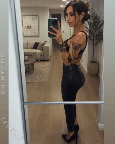 Inkedskinny nude photo 3