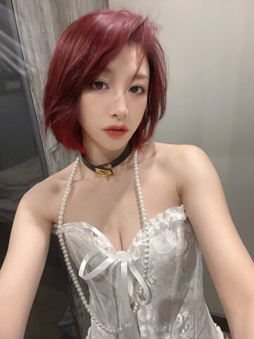 Inshy nude photo 2