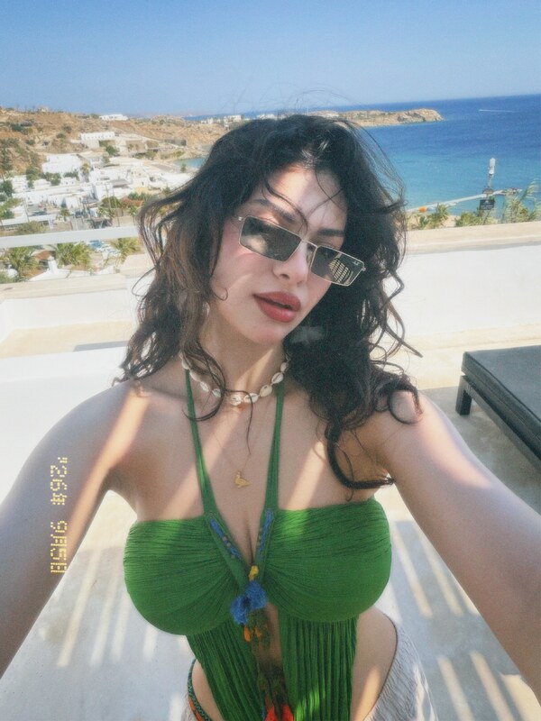 Irem Avci nude photo 5