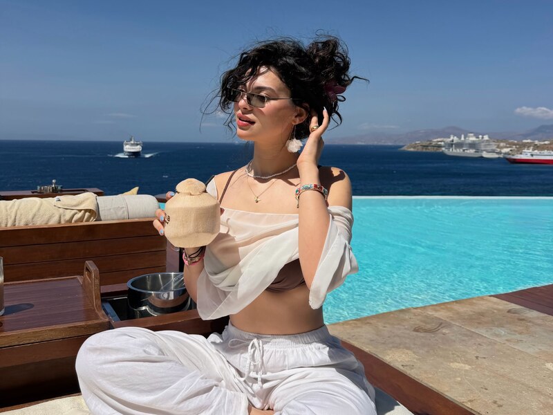 Irem Avci nude photo 2