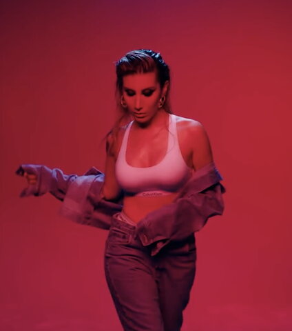 Irem Derici nude photo 20