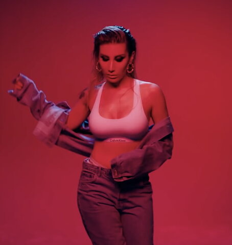 Irem Derici nude photo 19