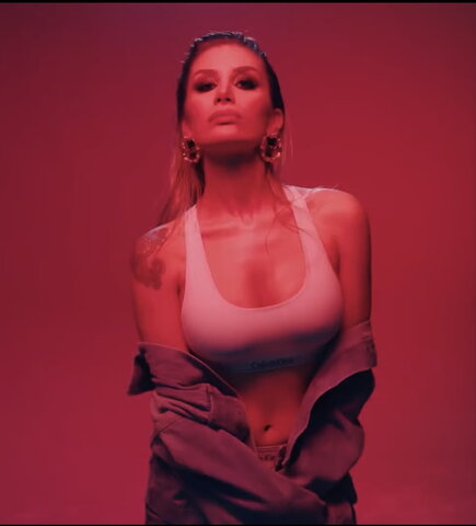 Irem Derici nude photo 15