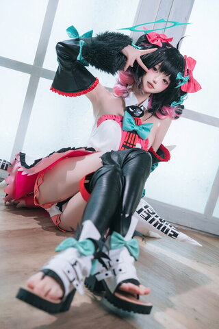 Iri nude photo 15