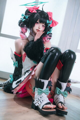 Iri nude photo 13