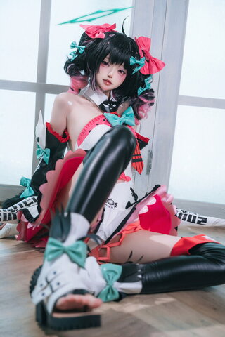Iri nude photo 10