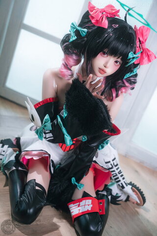 Iri nude photo 9
