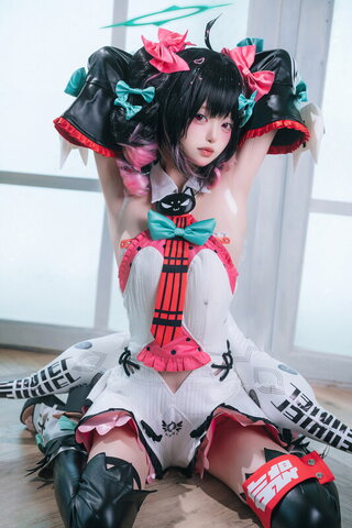 Iri nude photo 7