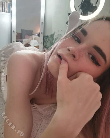 Iriesska nude photo 2