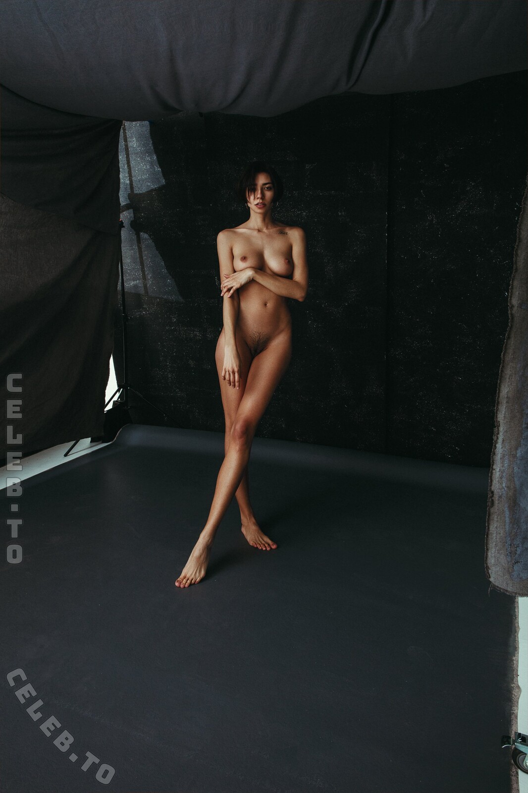 Irina Lozovaya nude photo 11