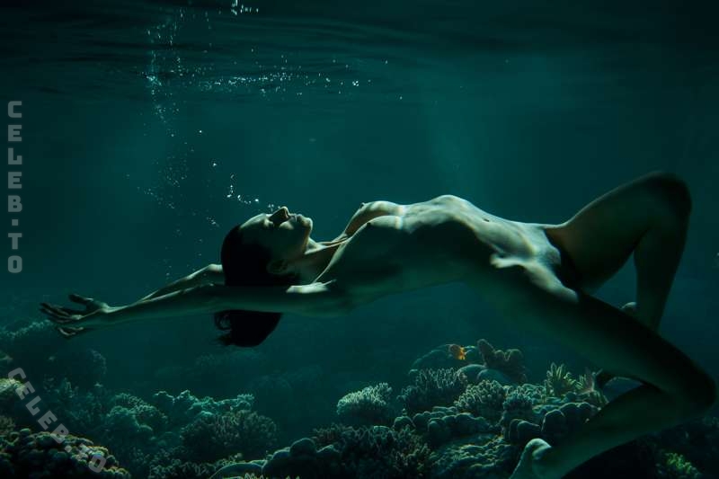 Irina Lozovaya nude photo 6