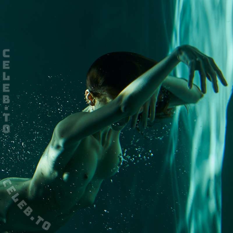 Irina Lozovaya nude photo 18