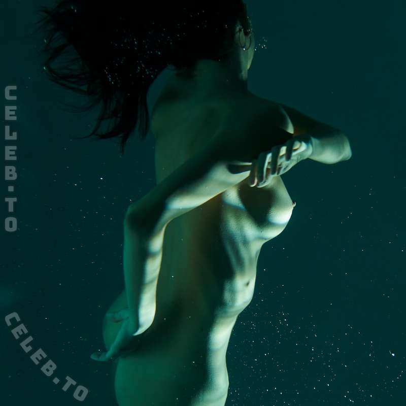 Irina Lozovaya nude photo 21
