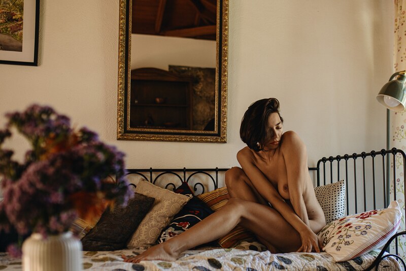 Irina Lozovaya nude photo 7