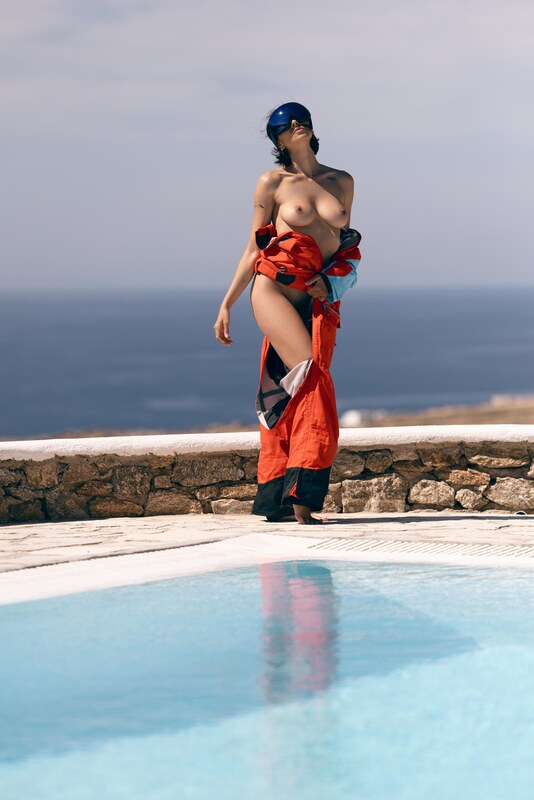 Irina Lozovaya nude photo 11
