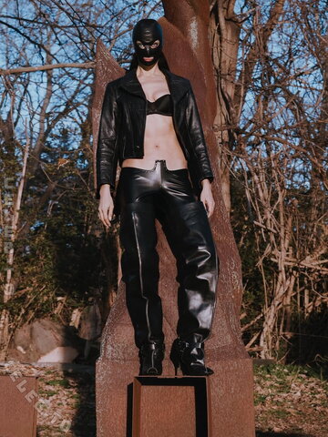 Irina Shayk nude photo 18