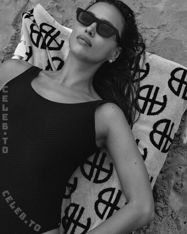 Irina Shayk nude photo 11