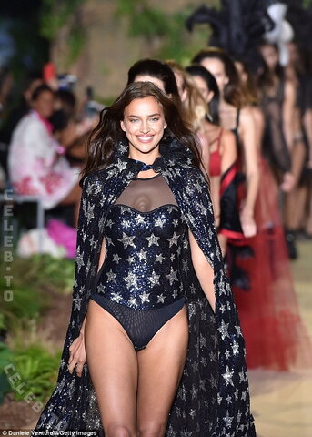 Irina Shayk nude photo 20