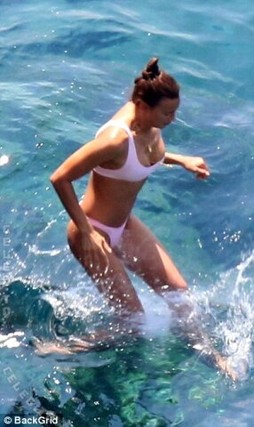 Irina Shayk nude photo 42