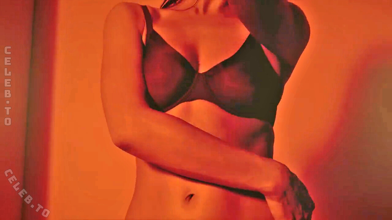 Irina Shayk nude photo 3