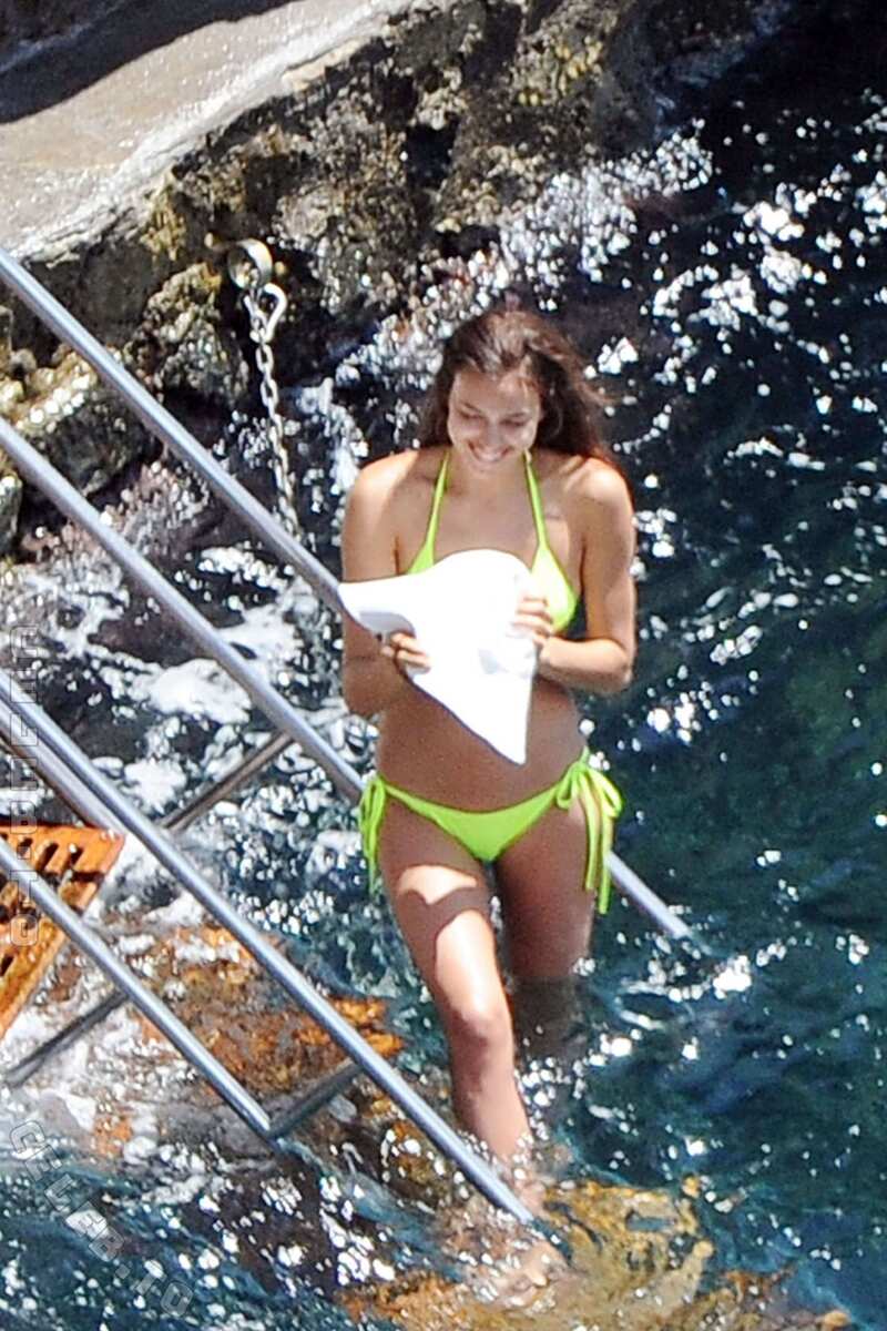 Irina Shayk nude photo 12
