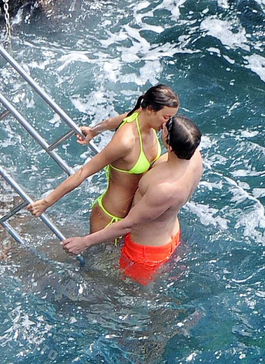 Irina Shayk nude photo 13