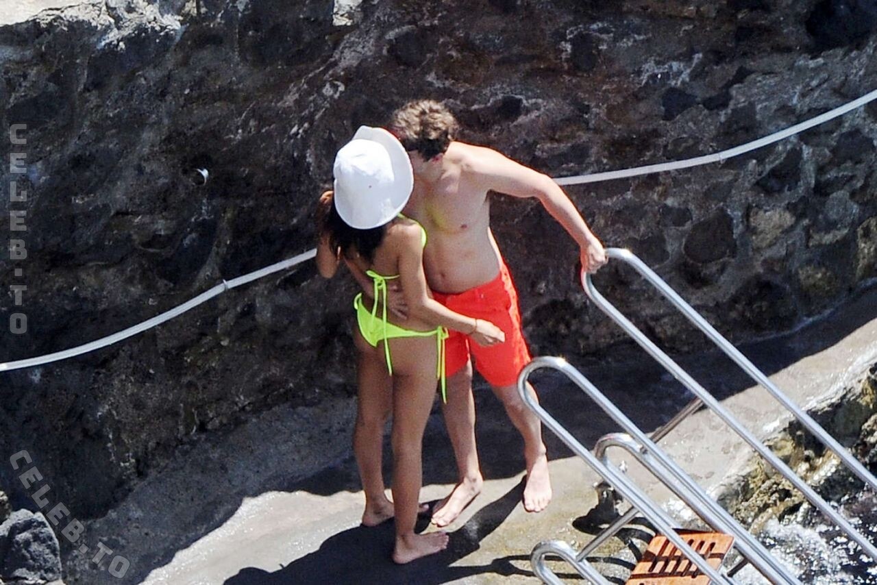 Irina Shayk nude photo 15