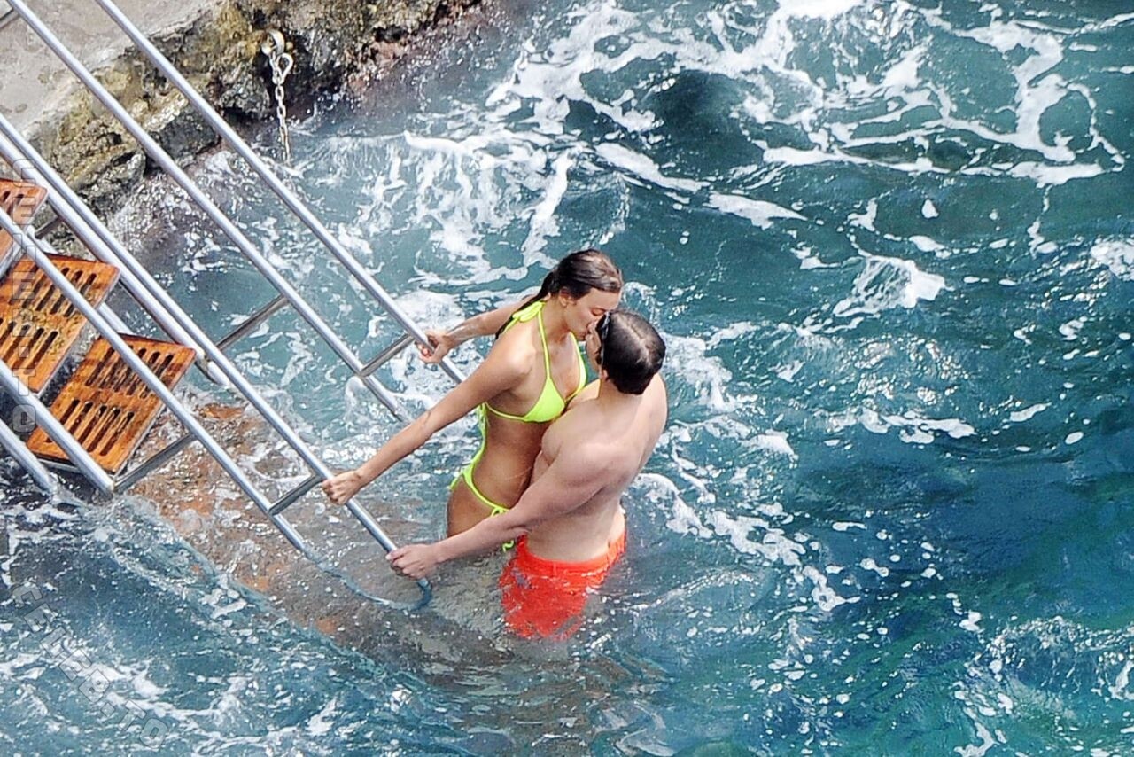 Irina Shayk nude photo 22