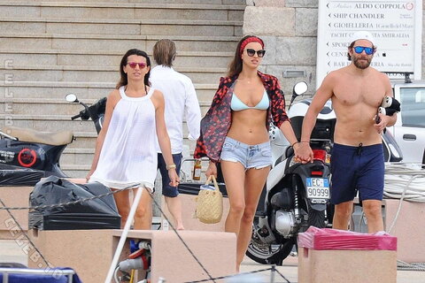 Irina Shayk nude photo 30
