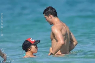 Irina Shayk nude photo 7