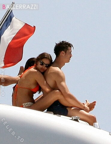 Irina Shayk nude photo 3