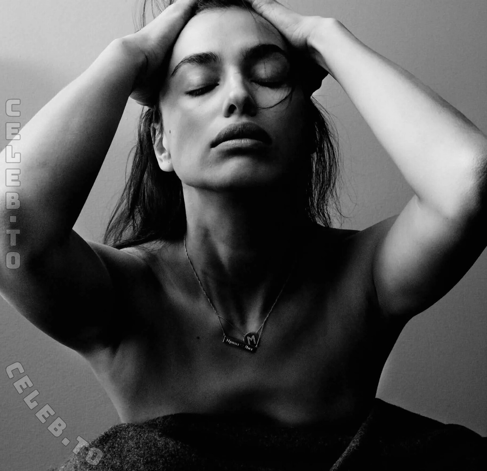 Irina Shayk nude photo 9