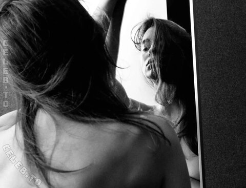 Irina Shayk nude photo 16