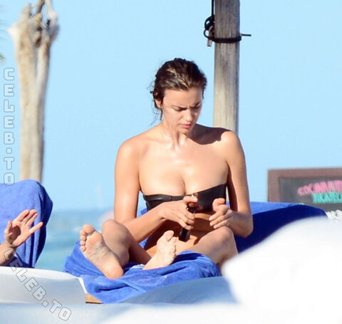 Irina Shayk Bikini Candids – Mexico, January 2014