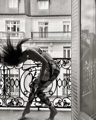 Iris Mittenaere nude