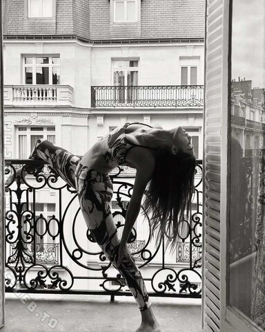 Iris Mittenaere nude