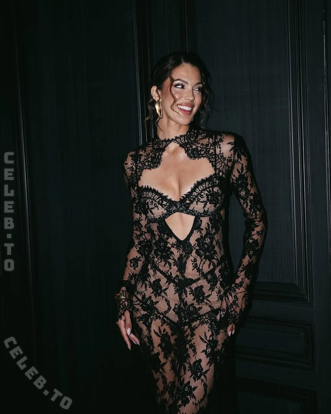 Iris Mittenaere nude photo 10