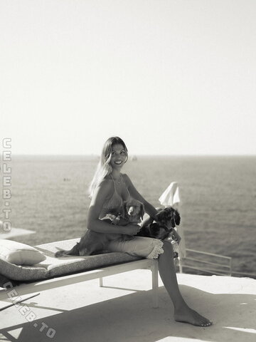 Iris Mittenaere nude photo 4