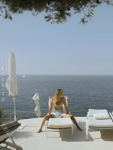 Iris Mittenaere nude photo 3