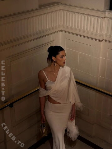 Iris Mittenaere photo 5