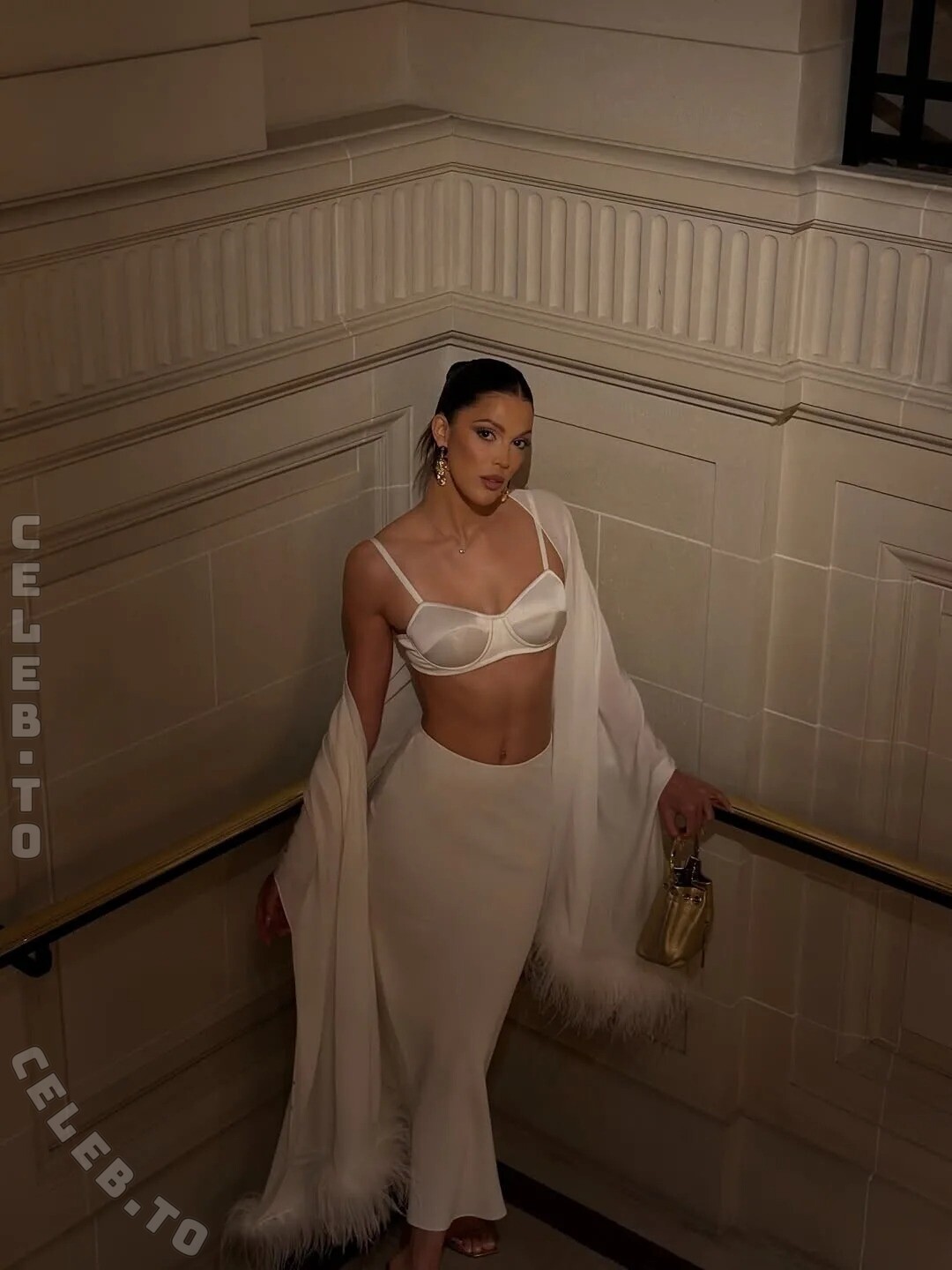 Iris Mittenaere nude photo 7